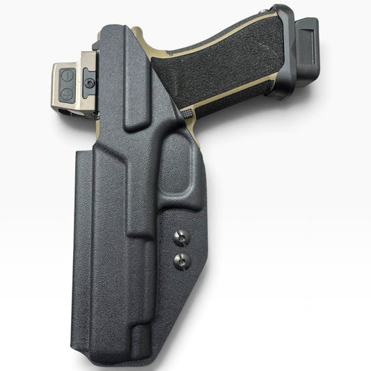 GLOCK 34 IN A BLACK IWB LINDAHL HOLSTER.
